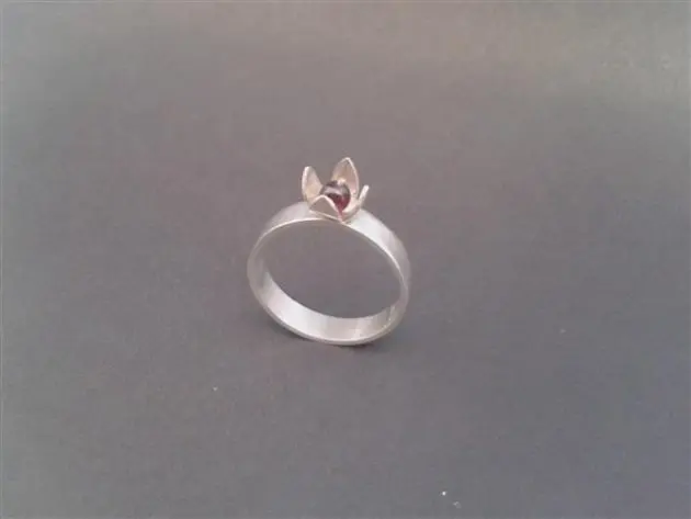 Anillo Plata Fina con Granate