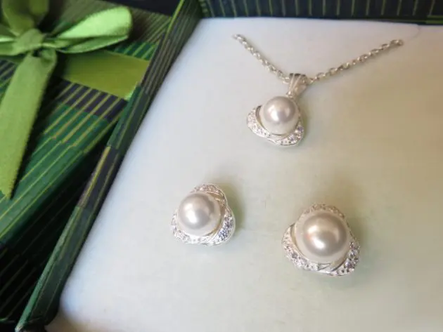Conjunto Plata Aros y Colgante con Perlas y Circones